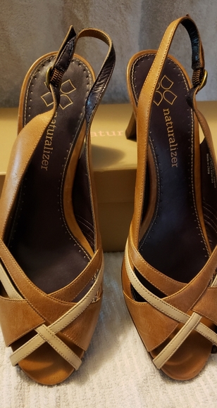 Tan and Cream low heels - Picture 2 of 5